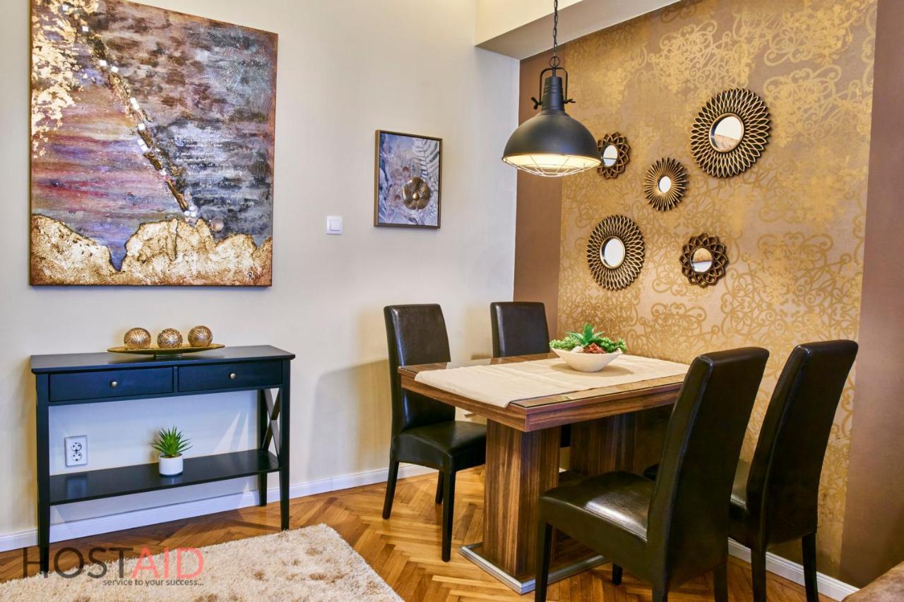 R7 Design Apartment - Hostaid ブダペスト エクステリア 写真
