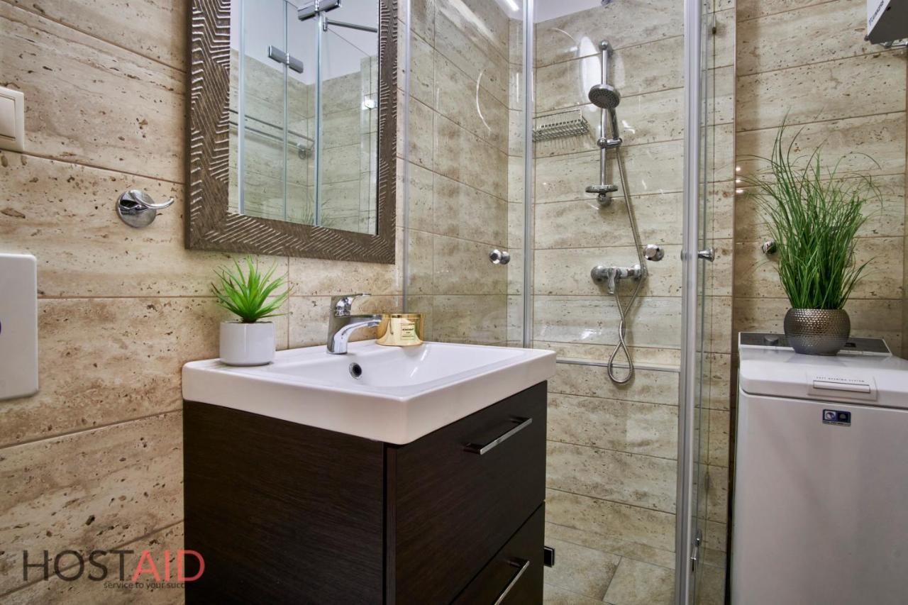 R7 Design Apartment - Hostaid ブダペスト エクステリア 写真