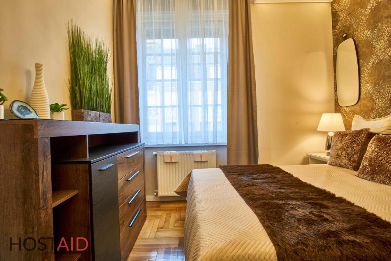 R7 Design Apartment - Hostaid ブダペスト エクステリア 写真