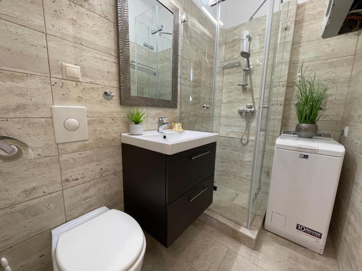 R7 Design Apartment - Hostaid ブダペスト エクステリア 写真