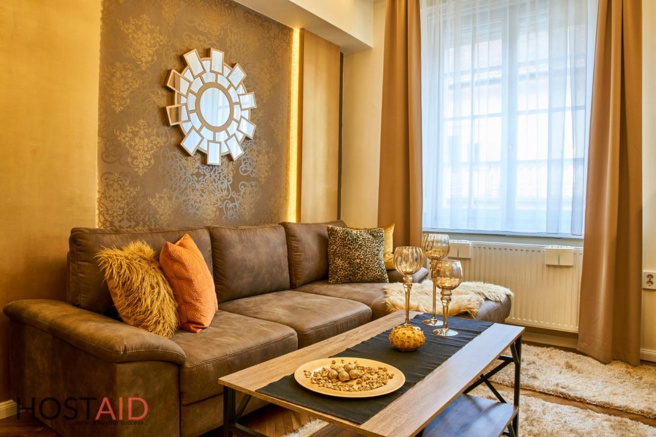 R7 Design Apartment - Hostaid ブダペスト エクステリア 写真