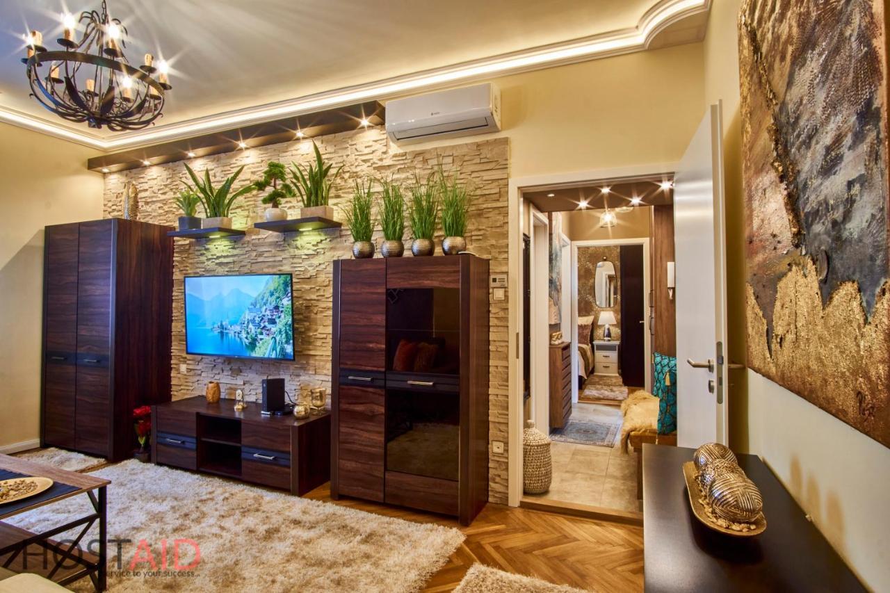 R7 Design Apartment - Hostaid ブダペスト エクステリア 写真